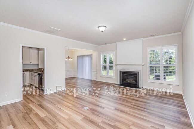 Foto del edificio - 15642 Canmore Street