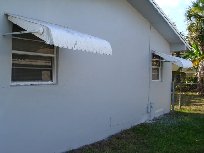 Building Photo - 5567 SW 6th St