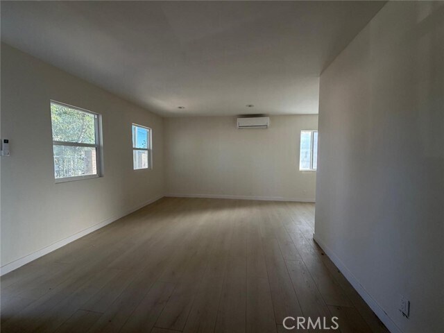 Foto del edificio - 10633 Laurel Canyon Blvd
