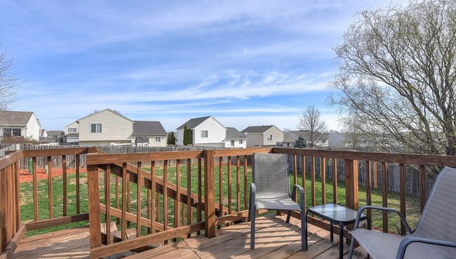 Foto del edificio - 3 Bedroom, 2 Bathroom in the Millard Schoo...