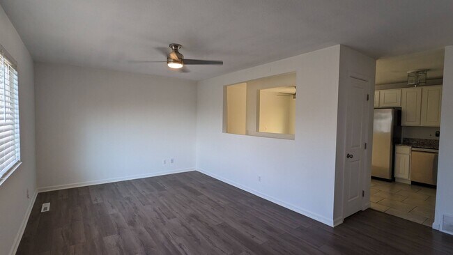 Foto del edificio - 5 BED/2 BATH RANCH HOME W/FINISHED BASEMEN...