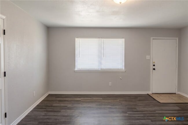 Building Photo - 2102 Hunt Dr