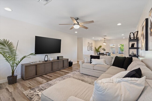 Foto del edificio - 8508 E Heatherbrae Ave