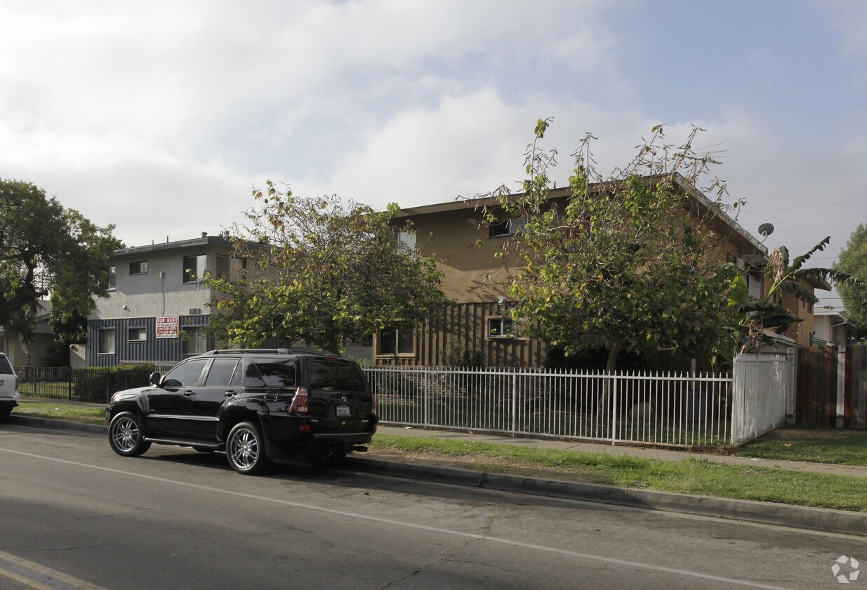 Building Photo - 1818-1820 W Glenoaks Ave
