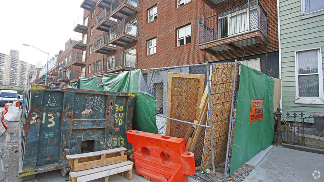 Building Photo - 376-382 Wallabout St
