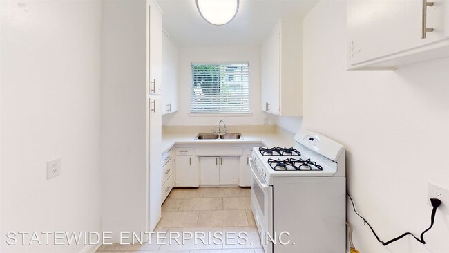 Foto del edificio - 323-333 S Reno St