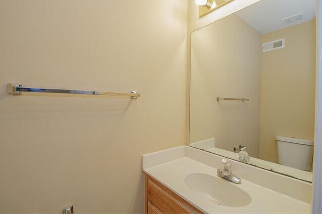 Building Photo - 2107 Ringgold Ct