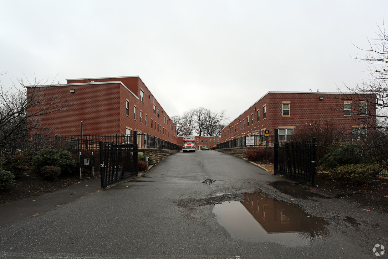 Building Photo - Monument Village