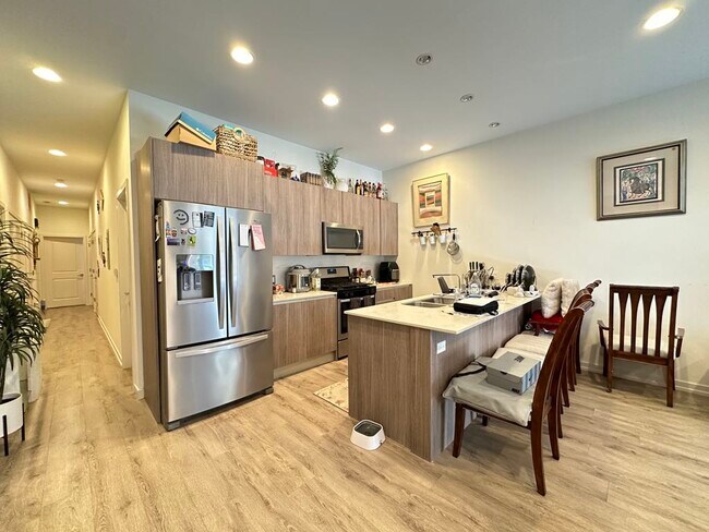 Foto del edificio - 4111 N Narragansett Ave