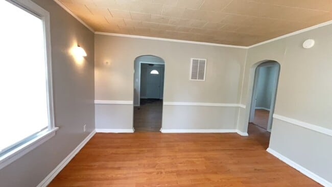 Building Photo - Home in Muncie!