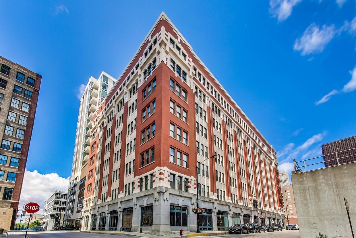 Foto principal - 732 S Financial Pl