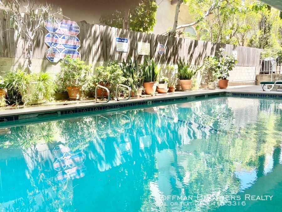 Foto principal - 310 S Hamel Rd Los Angeles CA 90048