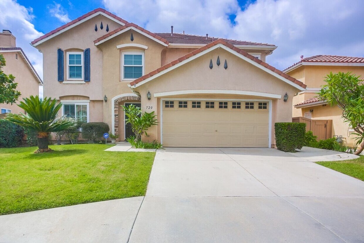 Primary Photo - Available Now! Gorgeous 4 Bedroom Home in ...