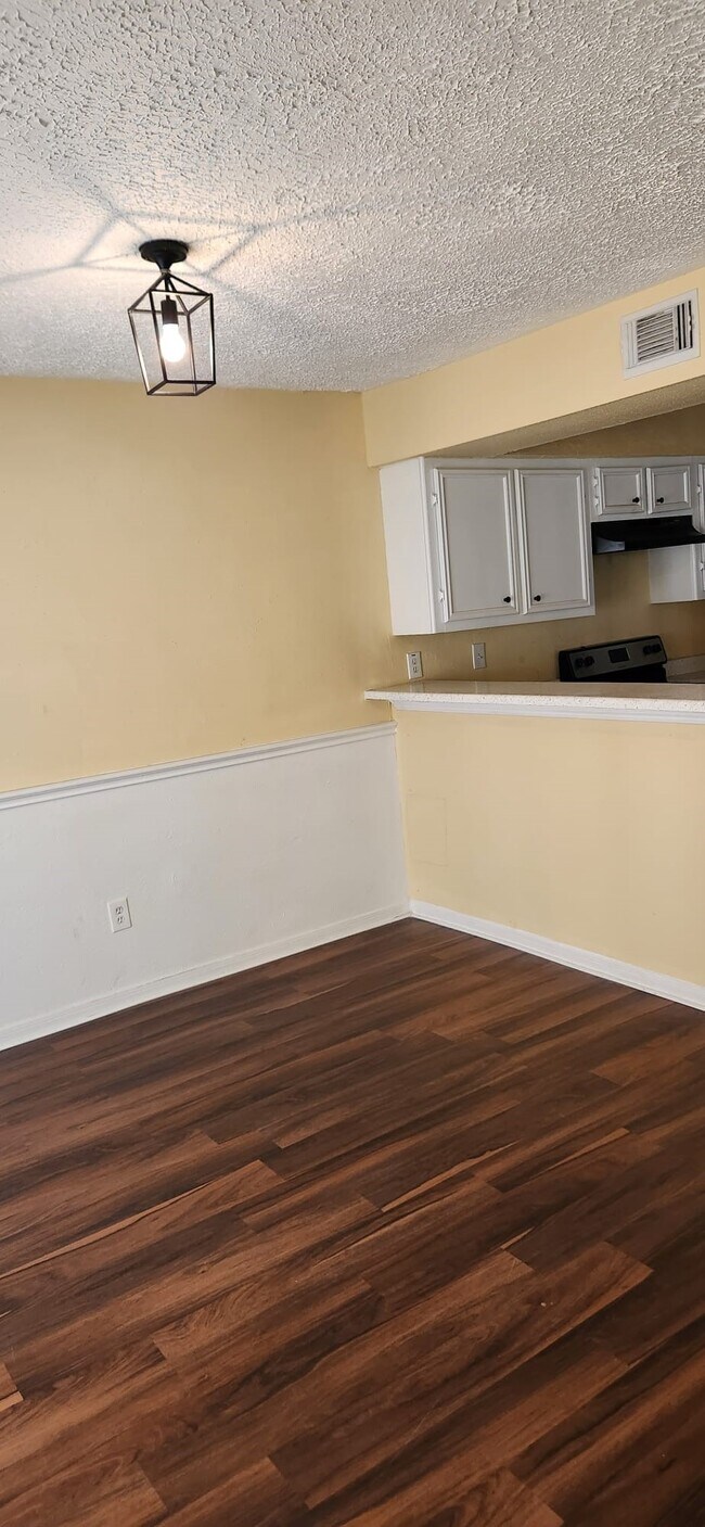 Foto del edificio - 9703 Pine Pass Dr