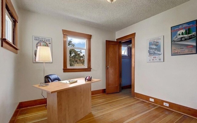 Foto del edificio - 422 Burnett Ave N