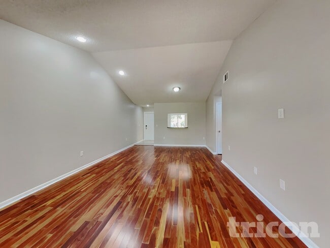 Building Photo - 4442 Sandhurst Dr
