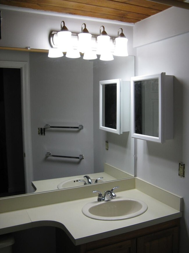 839 Main St, Torrington, CT 06790 Condo for Rent in Torrington, CT