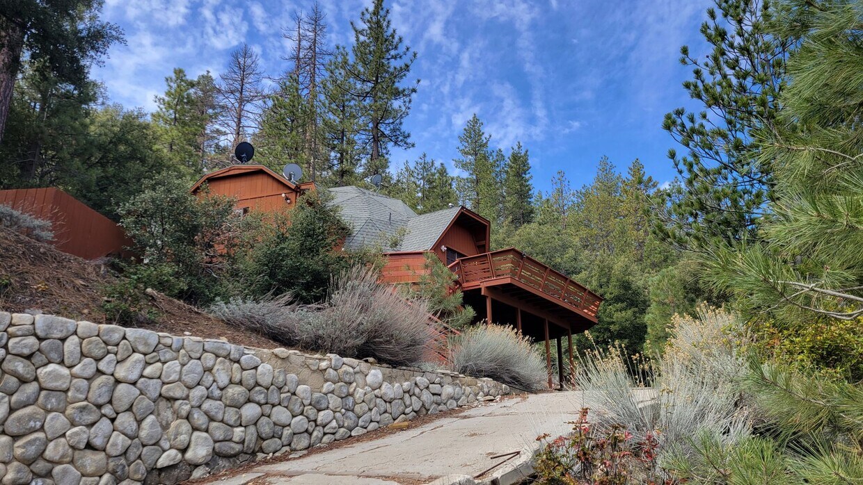 Foto principal - One-of-a-kind mountain home! 3 bedroom, 2 ...