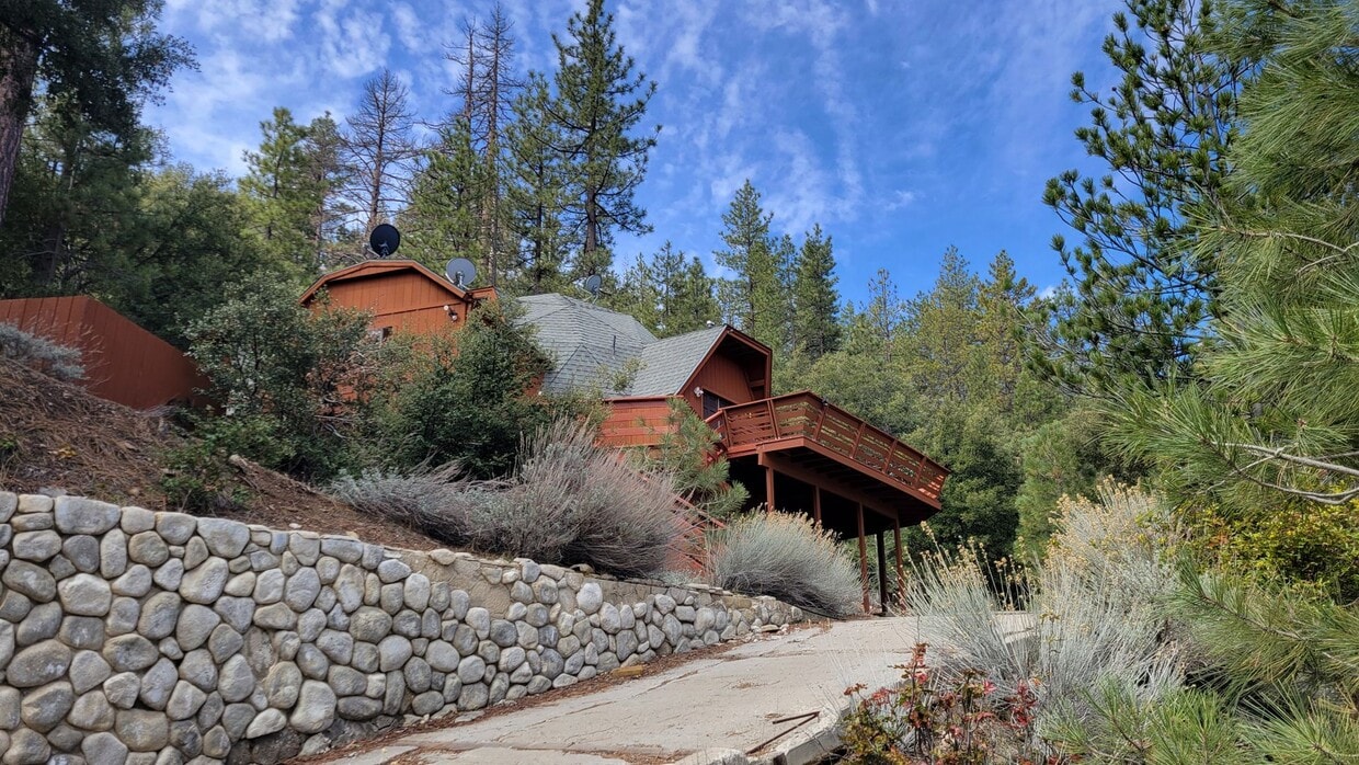 Primary Photo - One-of-a-kind mountain home! 3 bedroom, 2 ...