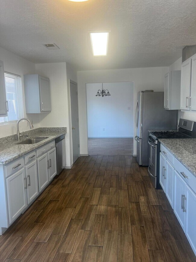 Foto del edificio - 440 Adirondack Pl SE
