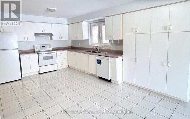 Photo du bâtiment - 238 N Lake Rd