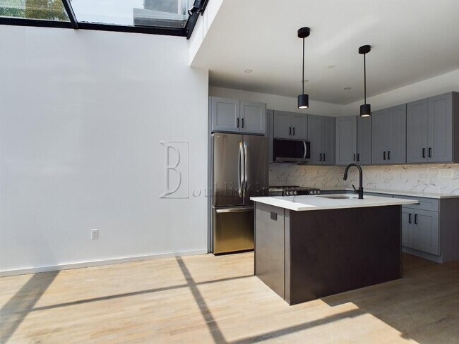 Building Photo - BRAND NEW___LAUNDRY IN UNIT___NEAR DITMARS...
