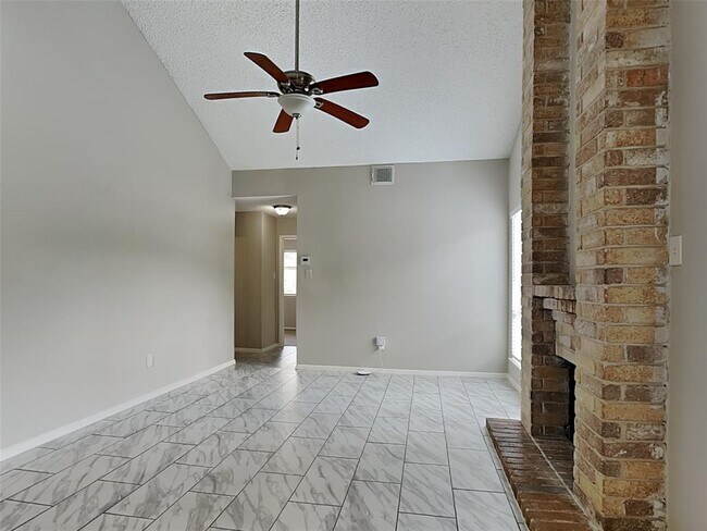 Foto del edificio - 3114 Forestbrook Dr