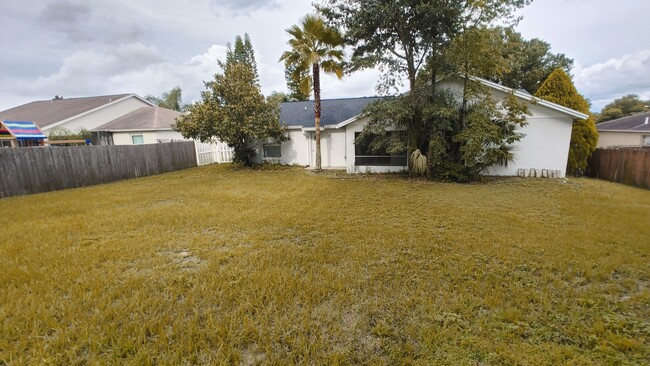 Building Photo - Spacious home in the Clermont Area