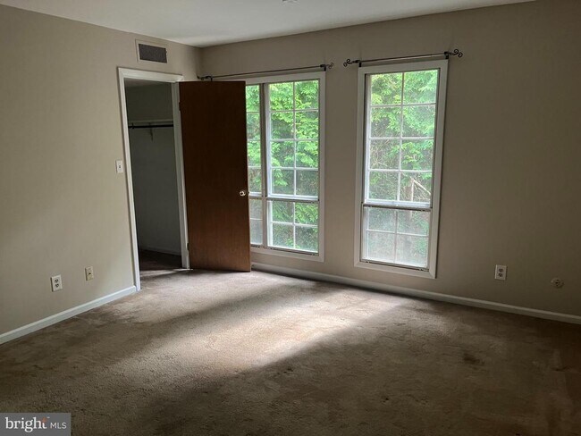 Building Photo - 168 Oakmont Ct
