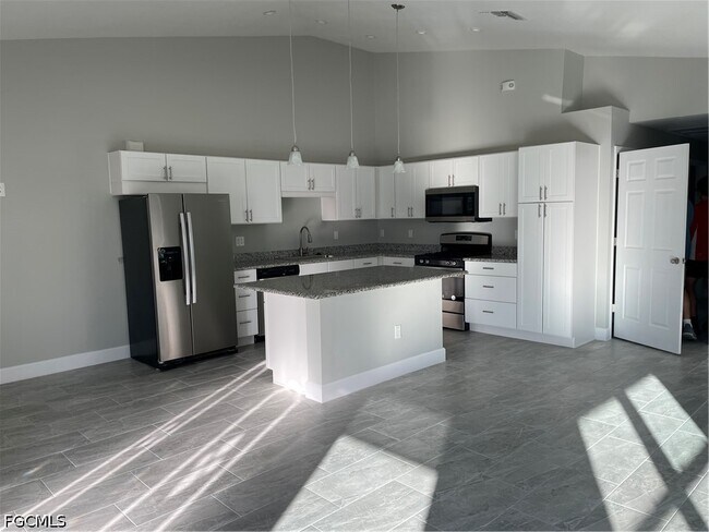 Foto del edificio - 174 Broward Ave