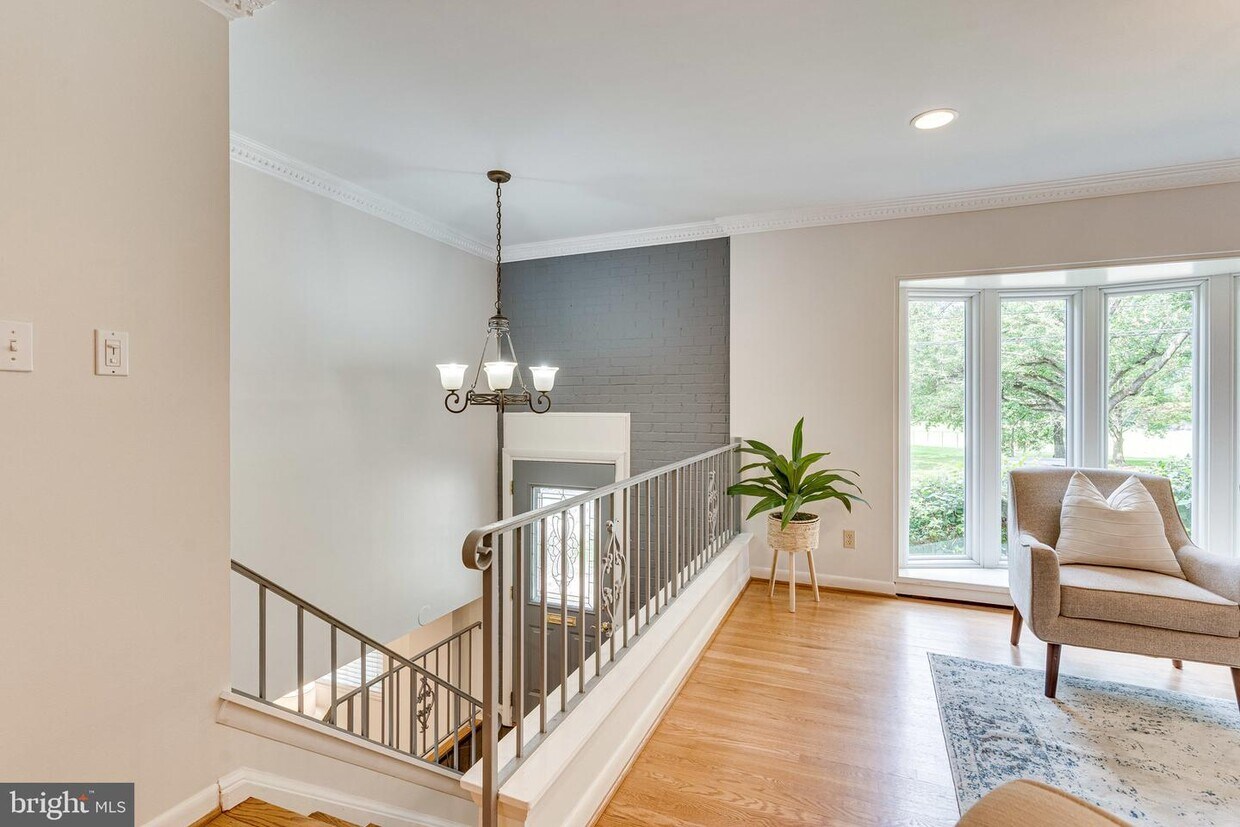 Foto principal - 9009 Hempstead Ave