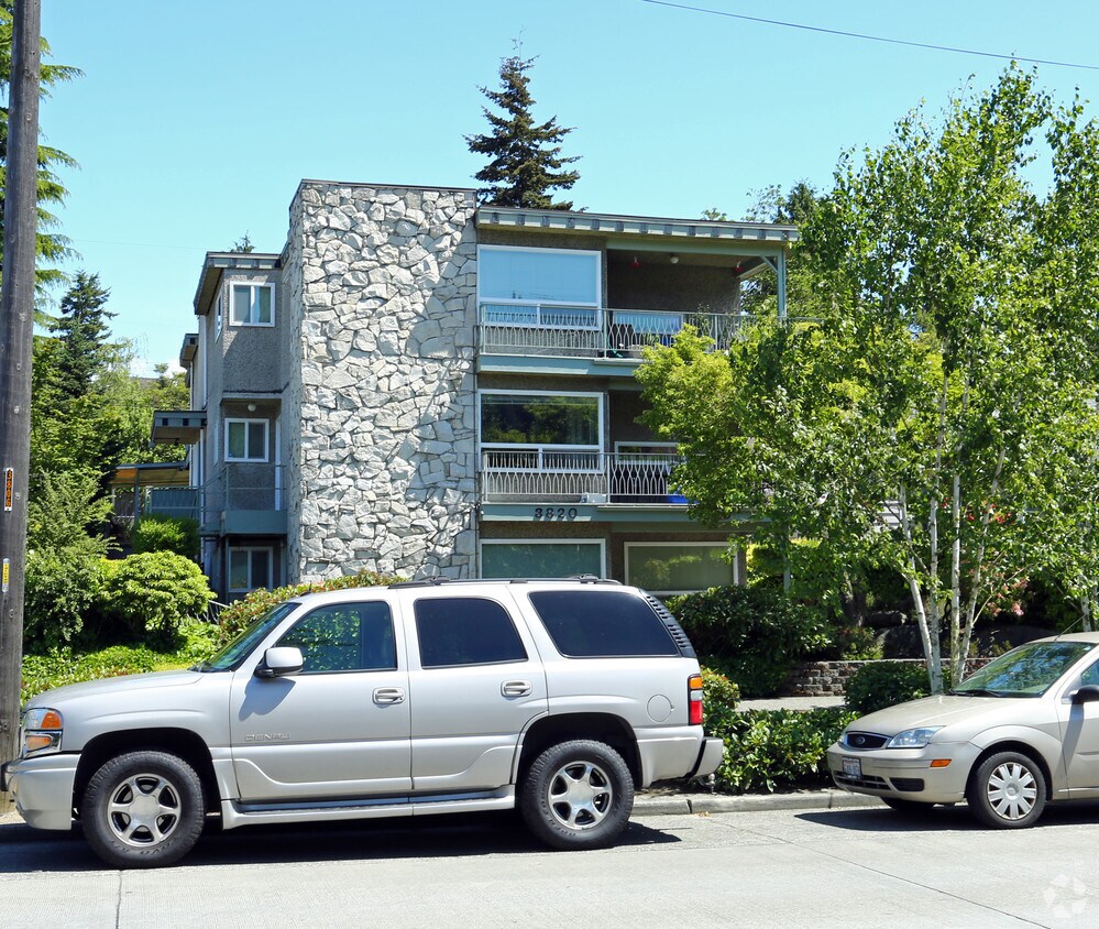 Building Photo - 3820 34th Ave W