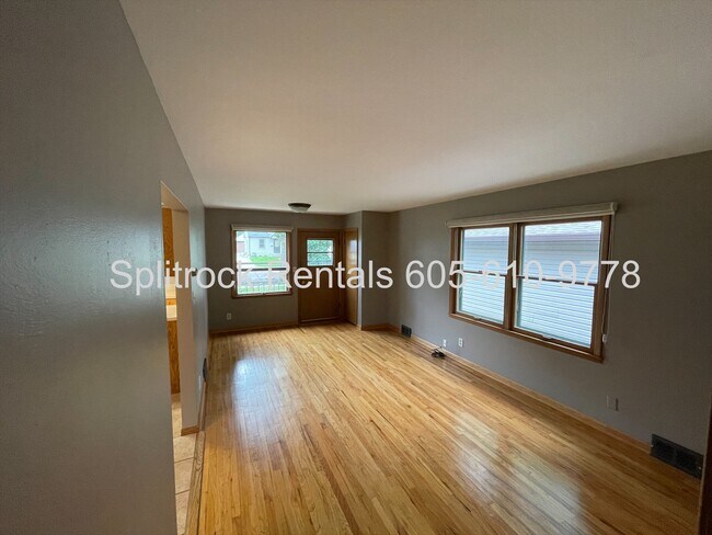 Foto del edificio - 2208 S Hawthorne Ave