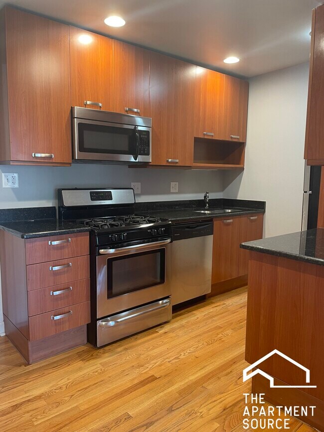 Foto del edificio - 6954 N Greenview Ave