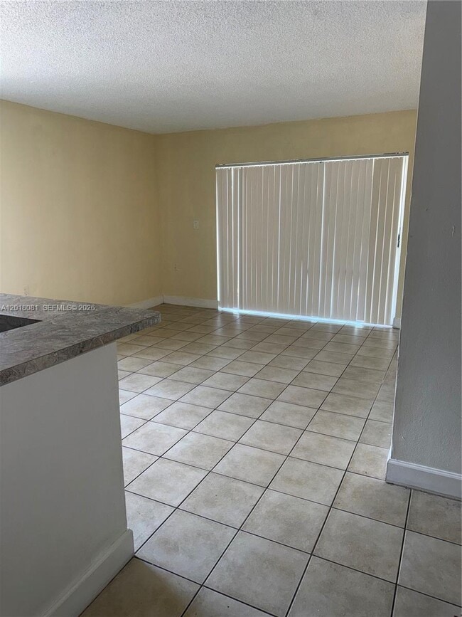 Foto del edificio - 7120 NW 179th St