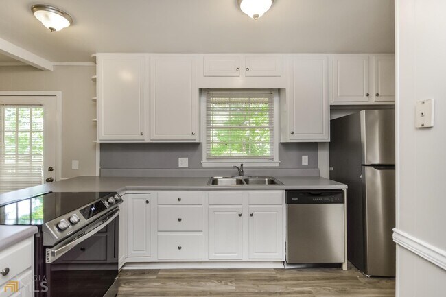 Foto del edificio - 2225 Granade Rd SW