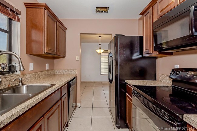 Building Photo - 4615 SW 139th Ct