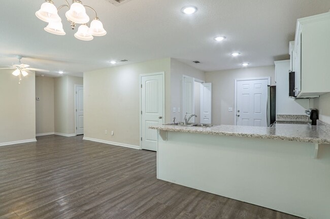 Building Photo - 3bd 2ba HOME FOR RENT!