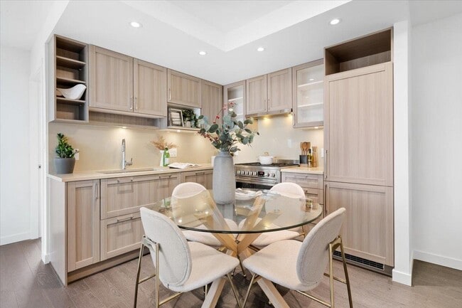 Building Photo - 5470 Ormidale St