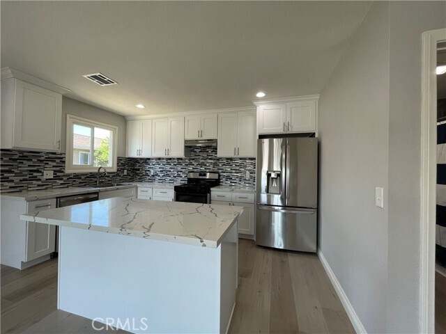 Foto del edificio - 425 W Orangethorpe Ave