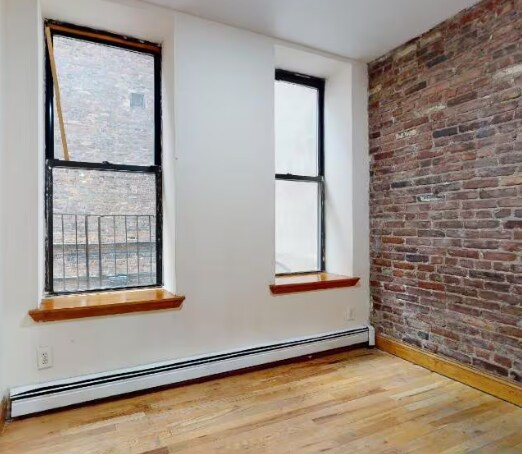 Building Photo - 814 10th Ave