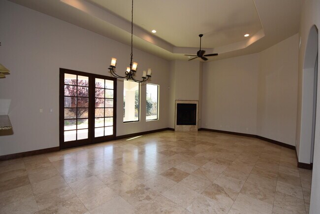 Building Photo - 6264 Wildwood Ct