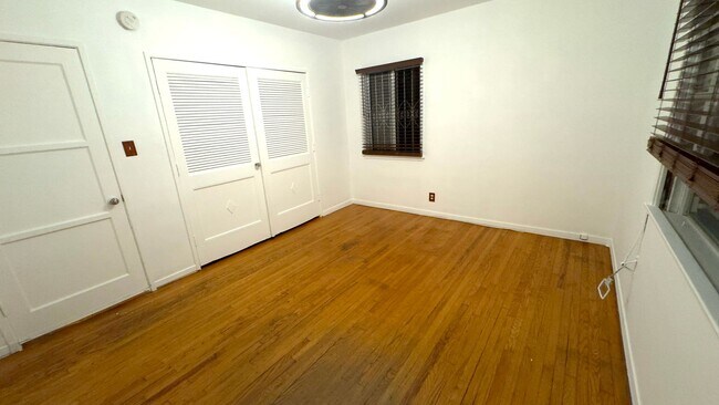Foto del edificio - 878 Warren Ave