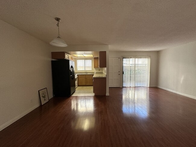 Building Photo - 1110 E Wilson Ave