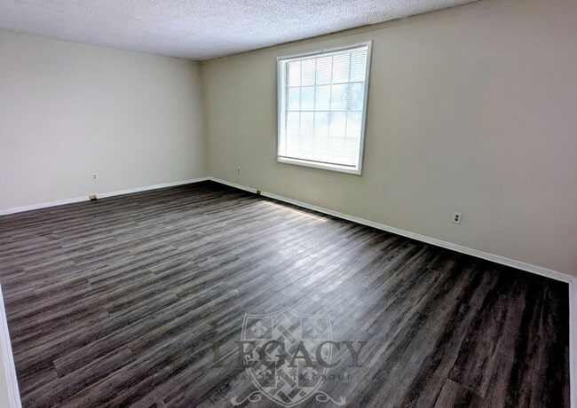Building Photo - 918 Coarsey Dr