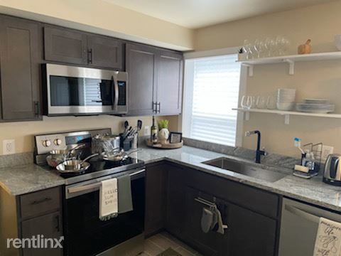 Primary Photo - 2 br, 1.5 bath Duplex - 656 Portland Stree...