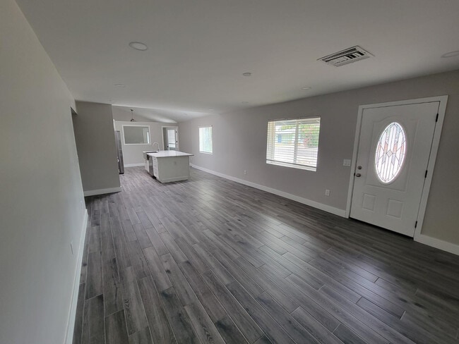 Foto del edificio - 535 W 15th St