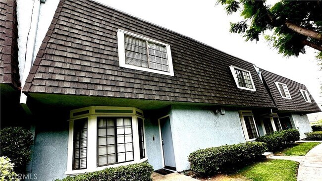 Building Photo - 2600 Huntington Dr