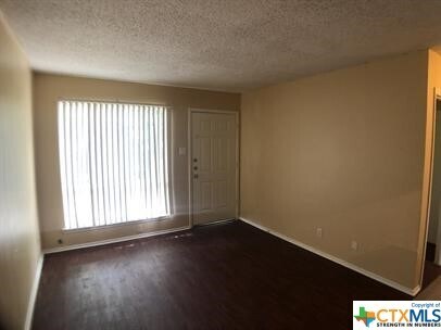 Foto del edificio - 1243 N LBJ Dr