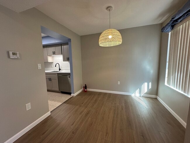 Building Photo - 79 Greenbrook Dr